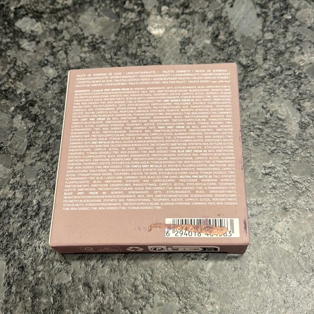 Huda Beauty Creamy Obsessions Eyeshadow Palette in Greige - Picture 8 of 10